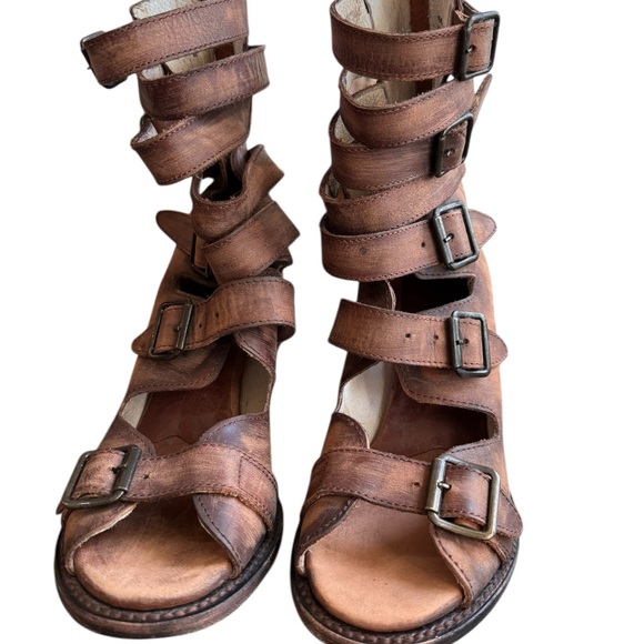 Freebird by Steven Bond Gladiator Sandal Women's 10 Brown Distressed Leather - Picture 2 of 15